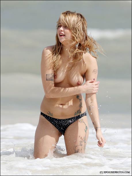Peaches-Geldof-Caught-Topless-4.jpg