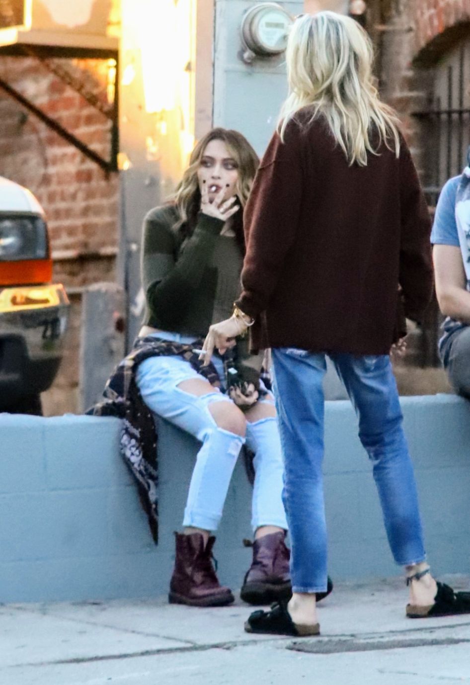 Paris-Jackson-Smoke-Break-28.11-12.jpg