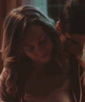 Ester-Exposito-desnuda-gif-1.gif