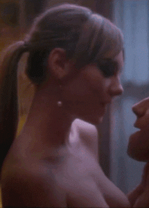 Ester-Exposito-desnuda-gif-15.gif