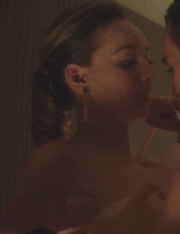 Ester-Exposito-desnuda-gif-23.gif
