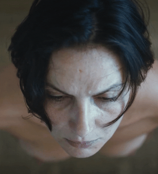 Soraia-Chaves-topless-gif-1.gif