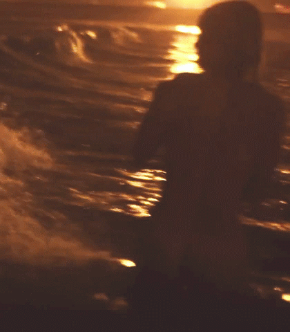 Alba-Baptista-nua---Floating-10.gif