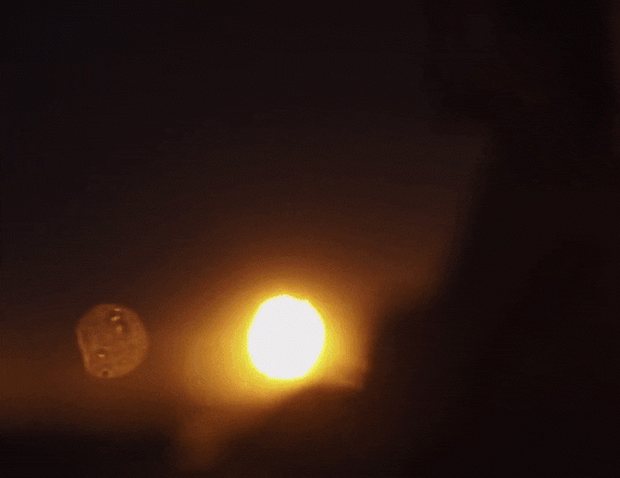 Alba-Baptista-nua---Floating-5.gif