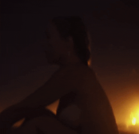 Alba-Baptista-nua---Floating-7.gif