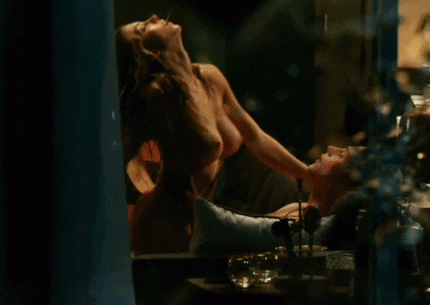 Sydney-Sweeney-gif-4.gif