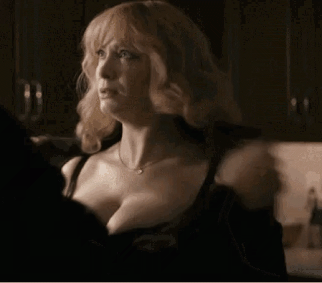 Christina-Hendricks-sexy-gif-5.gif